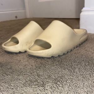 (AUTHENTIC) Yeezy Bone Slides